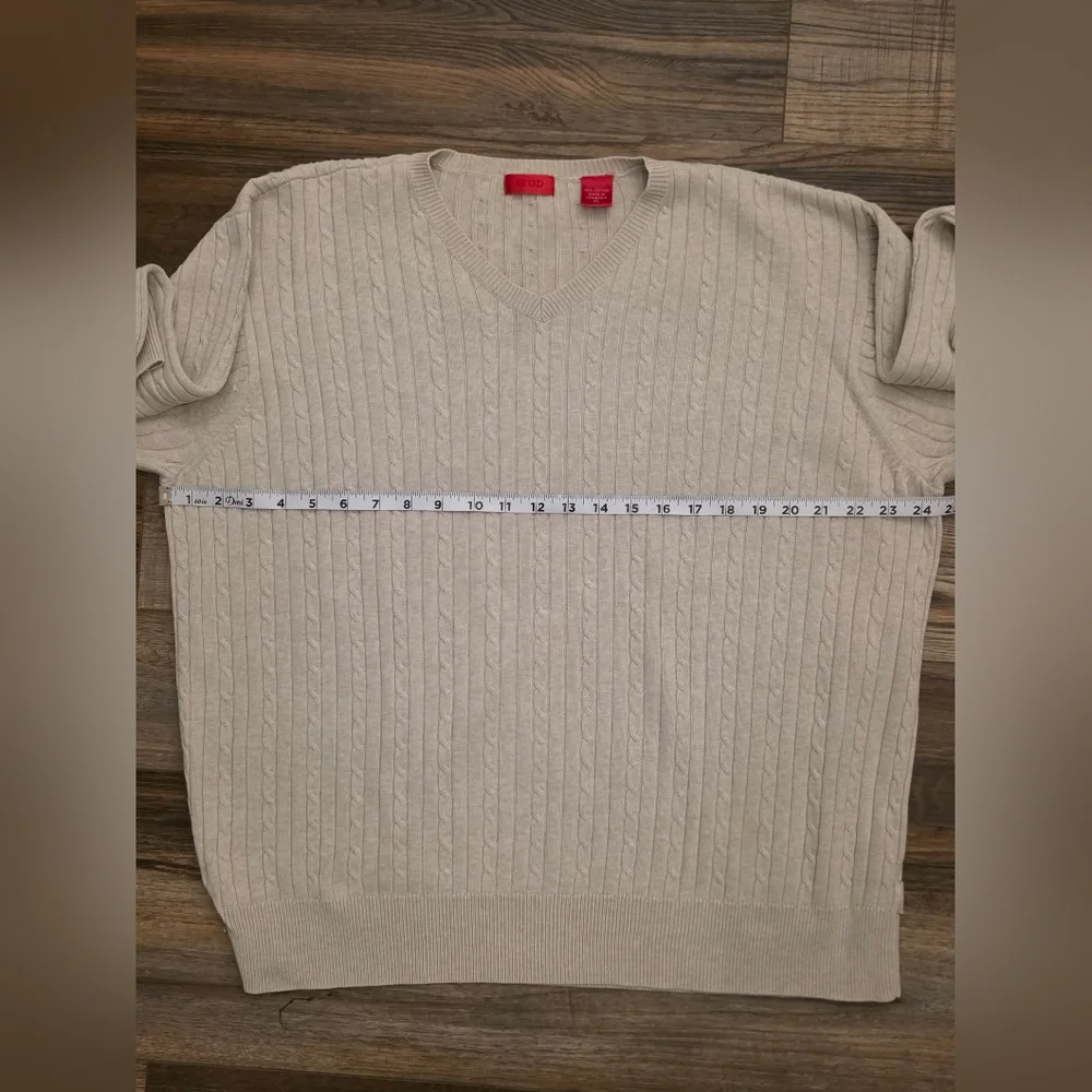Izod Men's V-Neck Cream Sweater